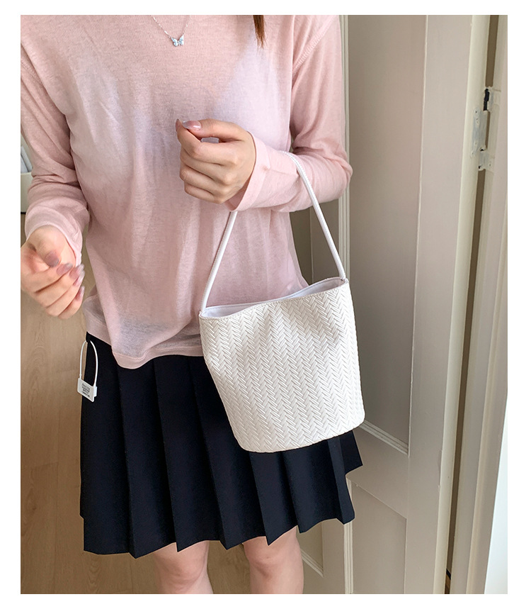 Trendy large-capacity woven bag, fashionable handbag, 2025 new style, versatile bucket bag, simple shoulder bag, underarm bag undefined