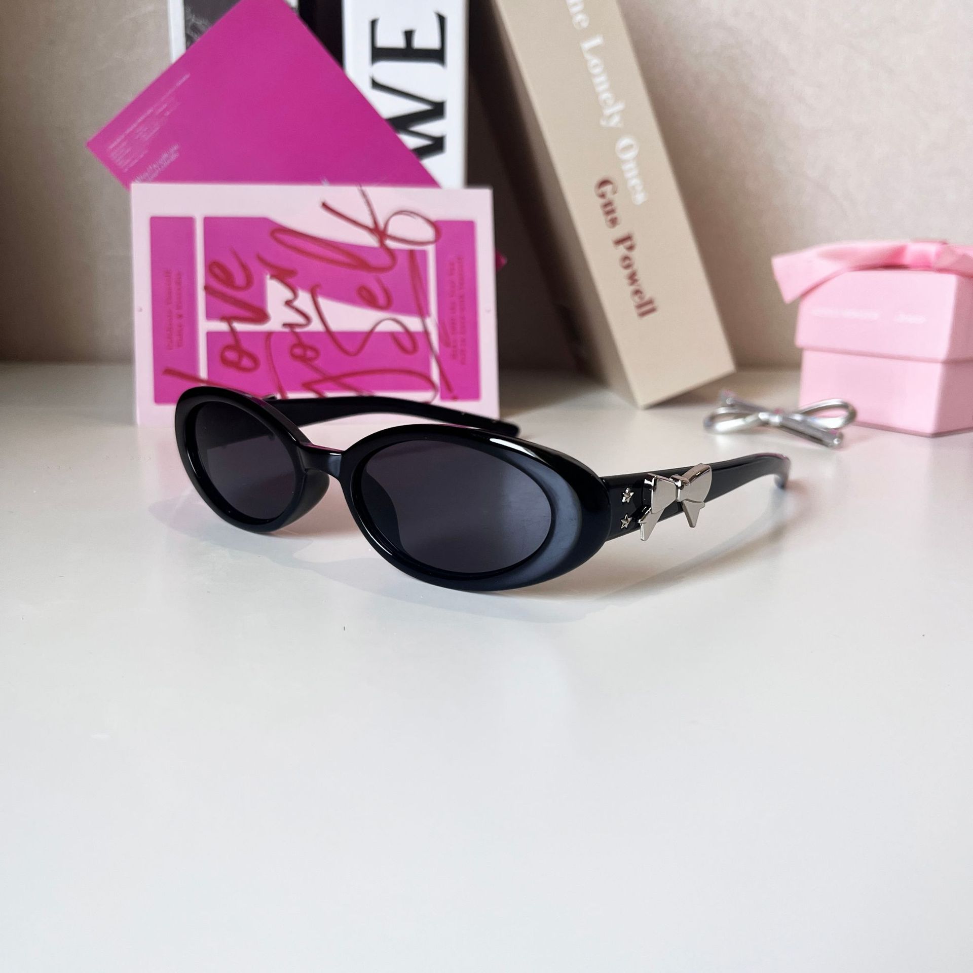 24 años nuevo Jennie con el mismo estilo Gafas de sol Mujer Ovalada Marco pequeño Gafas de sol de alta gama Bowknot Europa y América Transfronterizo