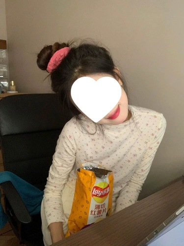 DeRong Ruffled Half-High Neck Base Shirt for Women: Chic Floral Design, Slim-Fit Inner Layer Top in American Style—Perfect for a Spicy Yet Charming Look