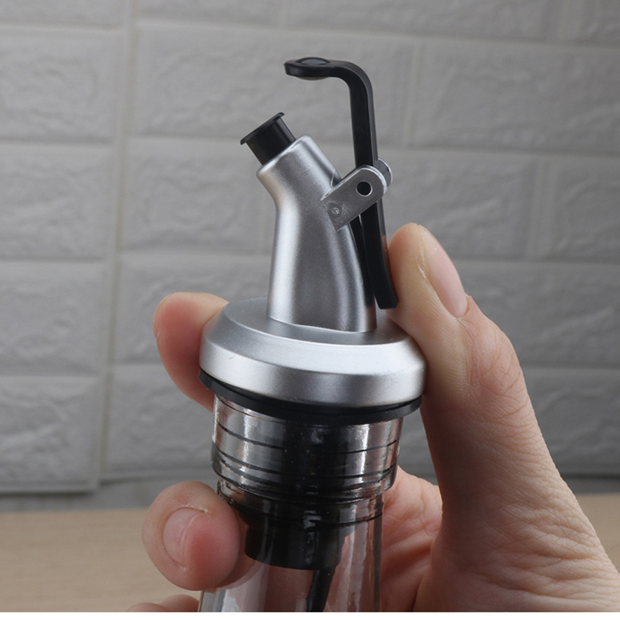 Venta al por mayor botella de aceite de vidrio creativo prensa de aceite de hogar olla de salsa de soja botella de vinagre botella de condimento suministros de cocina botella de aceite de acero inoxidable