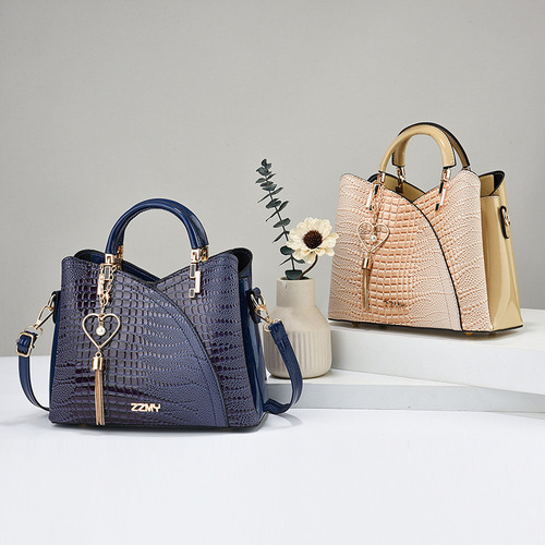 Crossbody Summer Single Shoulder New Minimalist Fashion Bag for Women, Direct Shipping, Atmospheric and Large Capacity Trendy Bag