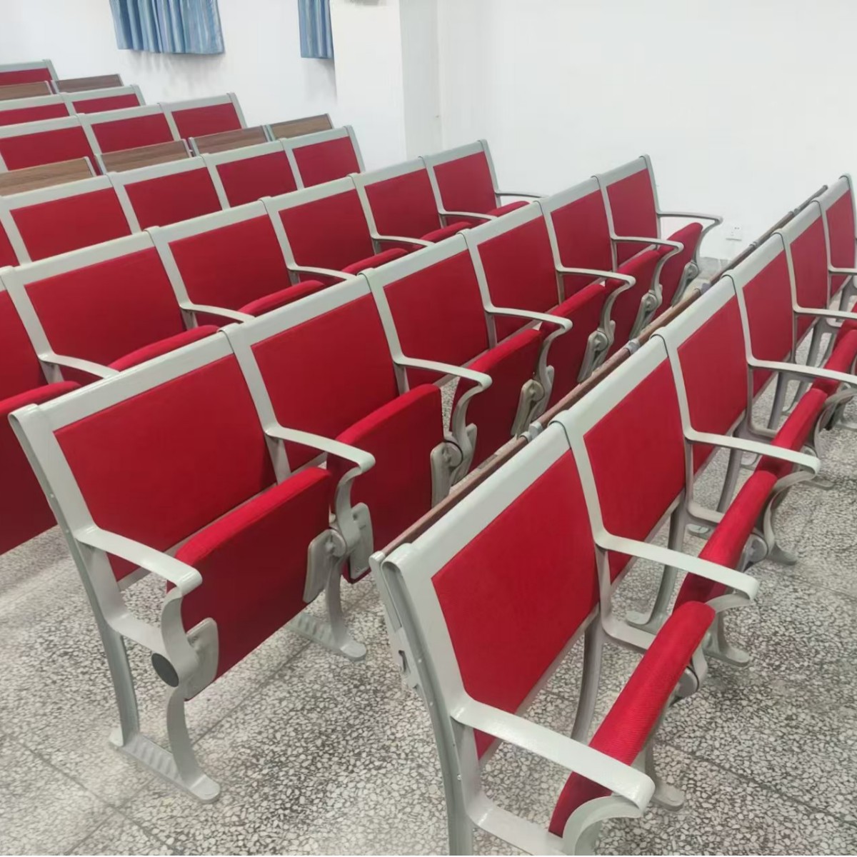 Lecture hall row chairs with soft padding and small table boards, multifunctional lecture hall chairs for school classrooms and conference rooms