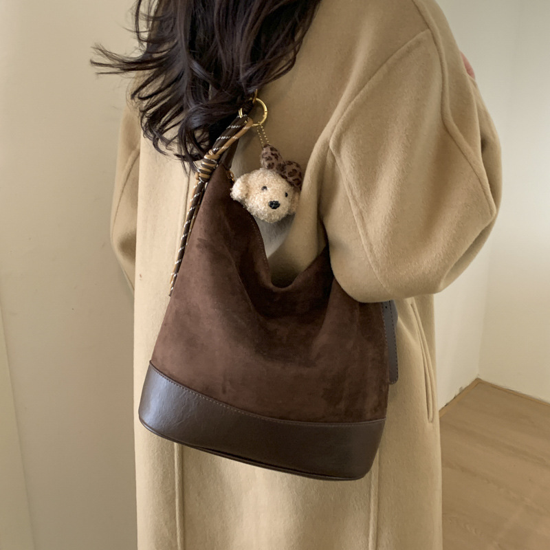 Invierno retro esmeriado bolso de balde de agua mujer 2025 nuevo estilo de alta calidad bolso de hombro de moda empalmado bolso de color contraste