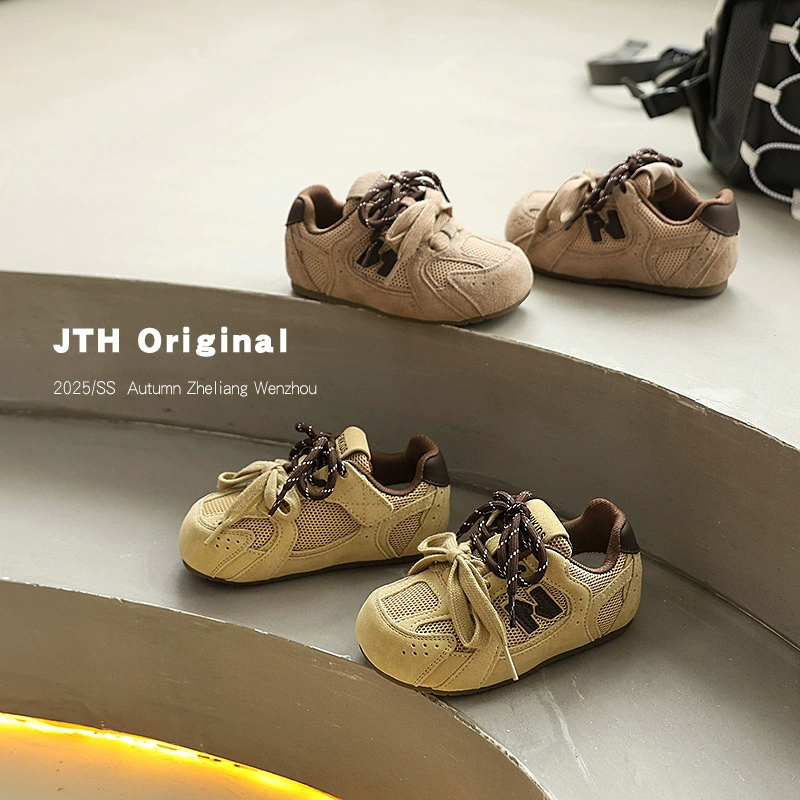 2025 новых осенних кроссовок в стиле ретро с цветными блоками и двойным кружевом для мальчиков и девочек, повседневная и универсальная моральная тренировочная обувь для детей среднего и большого размера, а также кроссовки для бега.