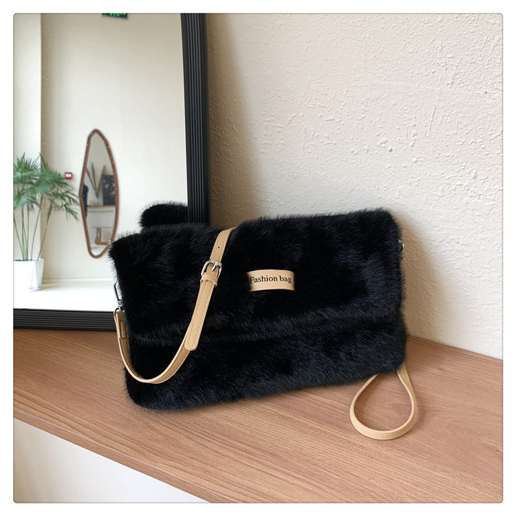 This year's popular Korean version of for women in 2023, new trendy large capacity single shoulder crossbody plush_voghion.com