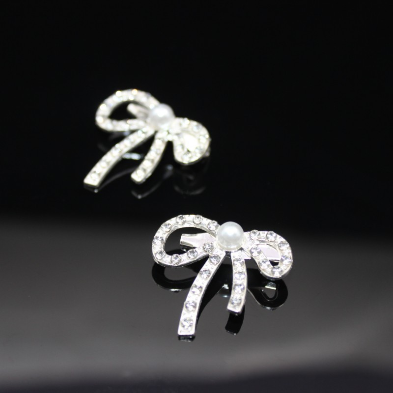 Metal brooch from pearl with bow