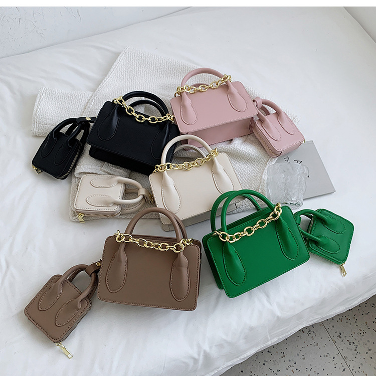 Women's Small Pu Leather Solid Color Streetwear Chain Square Zipper Crossbody Bag display picture 2