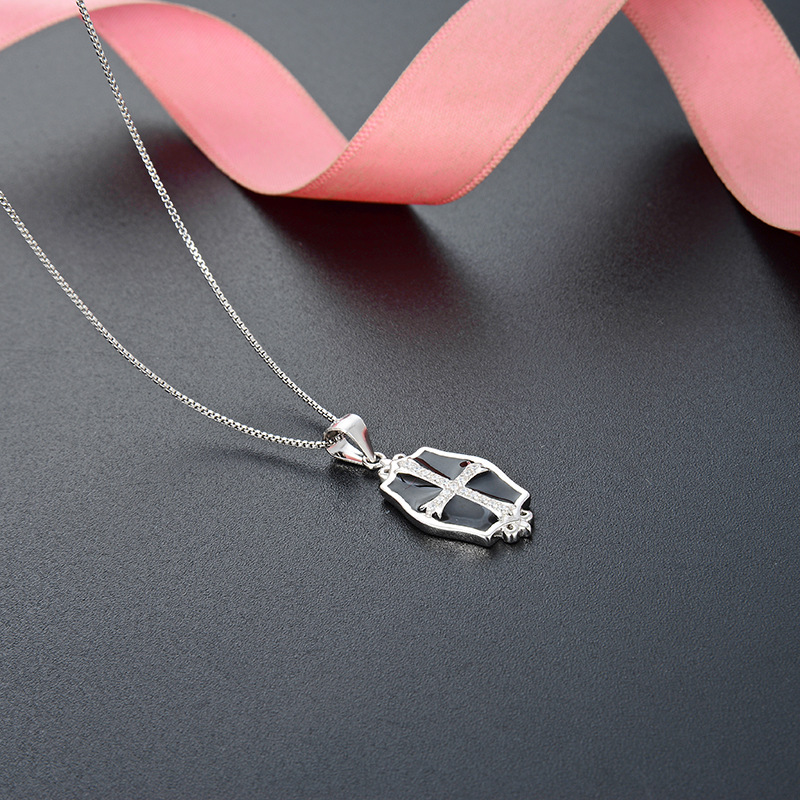 Transfronterizo Amazon accesorios de venta caliente 925 plata esterlina cruz escudo colgante collar de moda europea y americana cadena de clavícula