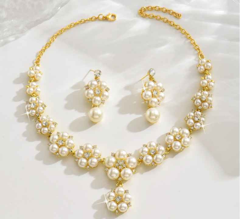 All Seasons Season Elegant Lady Streetwear Geometric Alloy Rhinestone Women's Earrings Necklace Jewelry Set