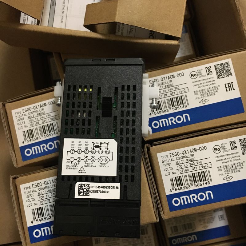 Omron OMRON original new thermostat E5GC-QX0A6M-000 E5GC-QX1A6M-000