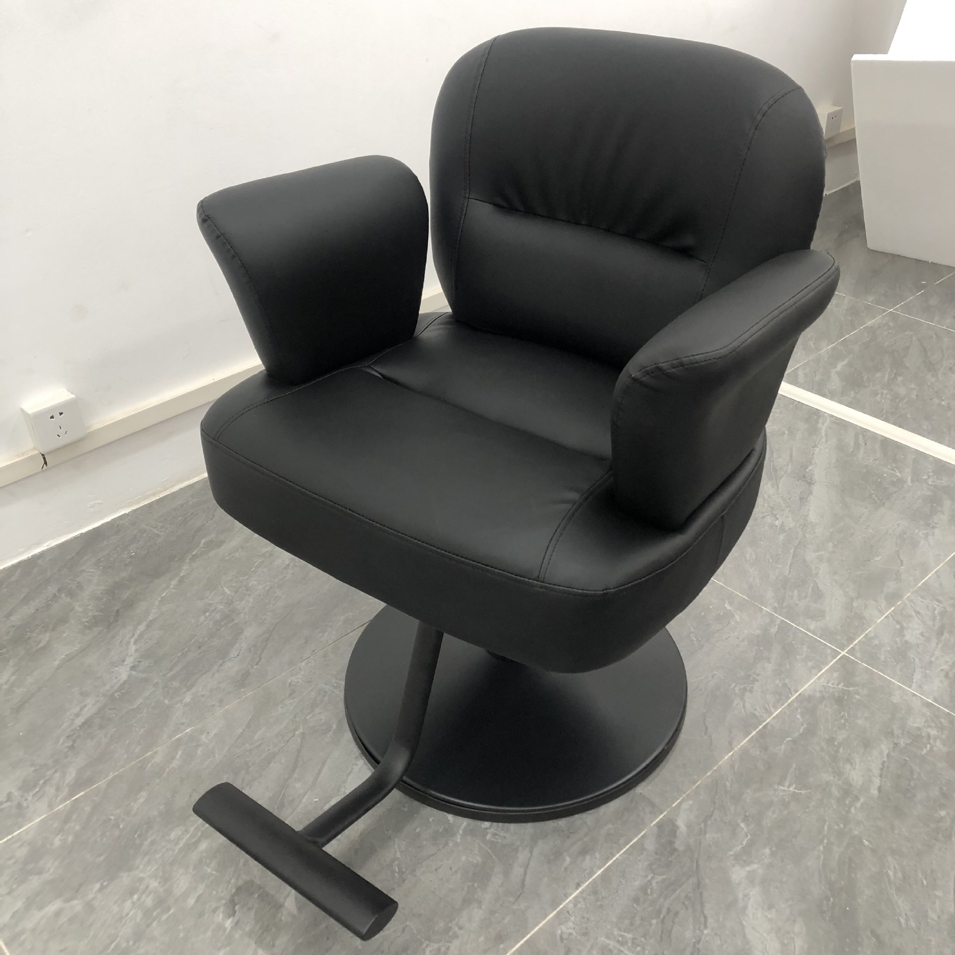 Silla de salón de pelo peluquería especial elevación corte de pelo silla tienda de moda de gama alta Silla de teñido caliente Internet celebridad cuero Silla de peluquero
