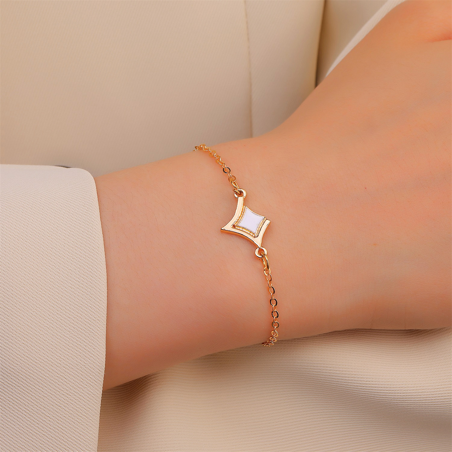 Korean Ins Style Rhombus Necklace Set Retro Internet Hot Metal Geometry Bracelet Special-interest Design Fashion Accessories For Women display picture 3