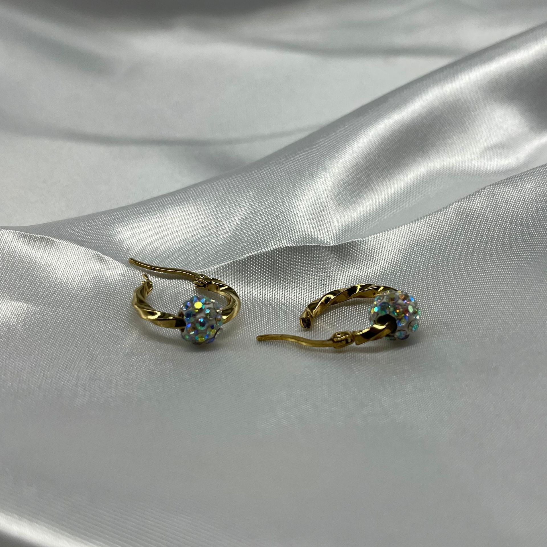 Titanium Steel Material Round, Twist Pattern 1 Pair Ethnic Style Simple Style Round Twist Plating Inlay Titanium Steel Crystal Ear Studs