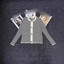 现货深圳南油高品质24新品极简精致感五角星纽扣条纹针织开衫上衣