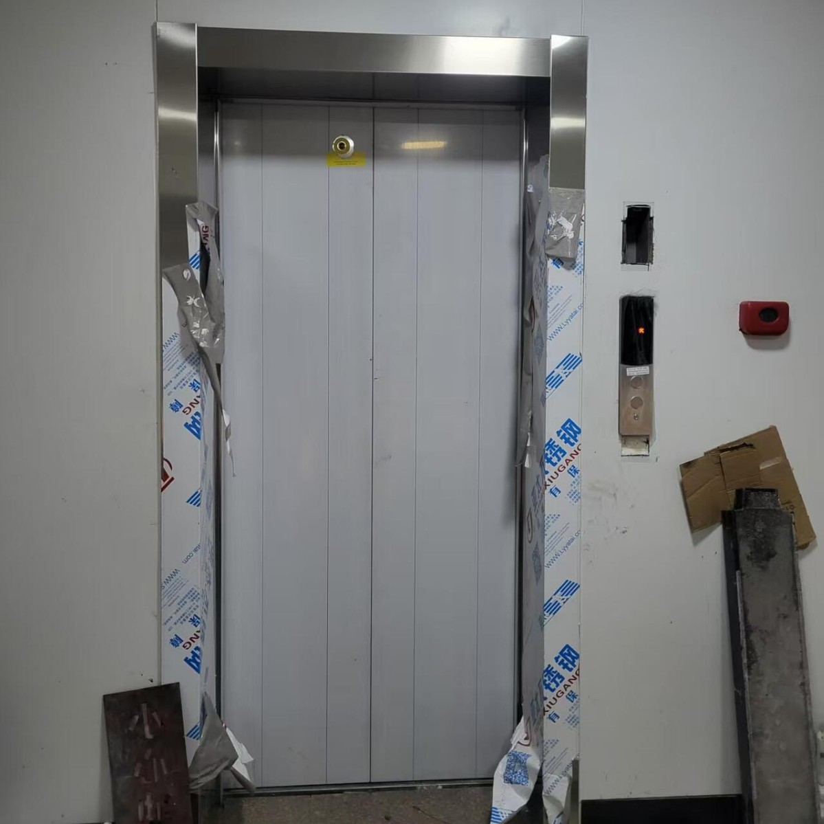 原色拉丝不锈钢电梯门套生产厂家直销踢脚线酒店包套高端包口厅门