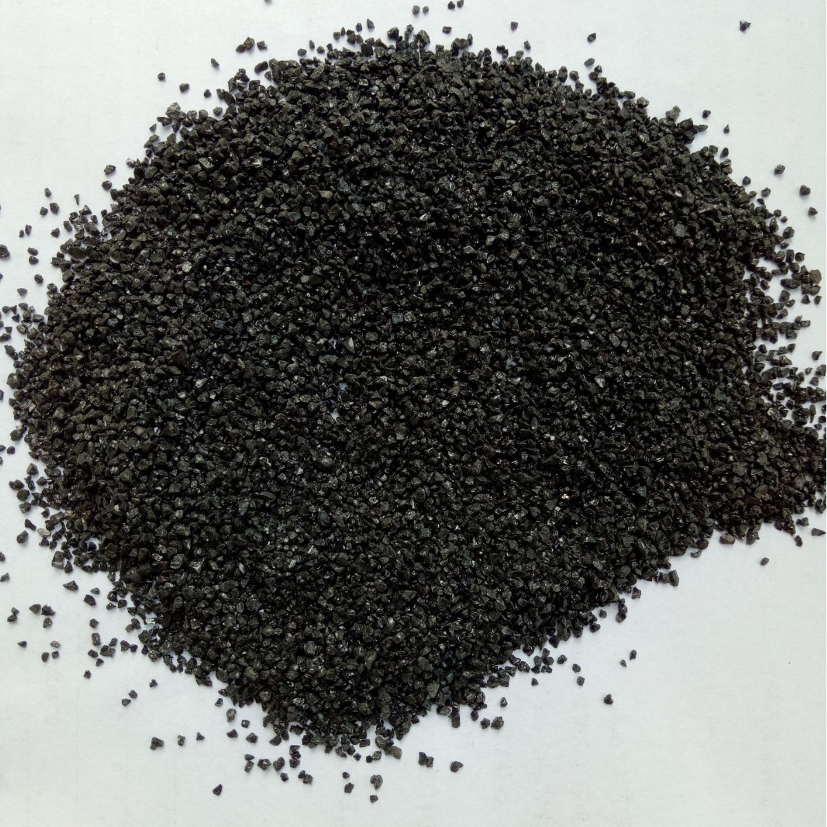 厂家供应 金刚砂 耐磨地坪材料 喷砂除锈 黑色金刚砂白刚玉