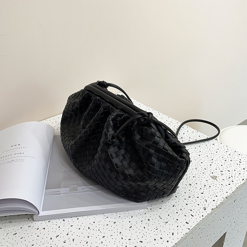 Bolso de hombro de cuero suave de alta gama, estilo nube tejido a mano transfronterizo, novedad de invierno 2025, para mujer, bandolera de moda