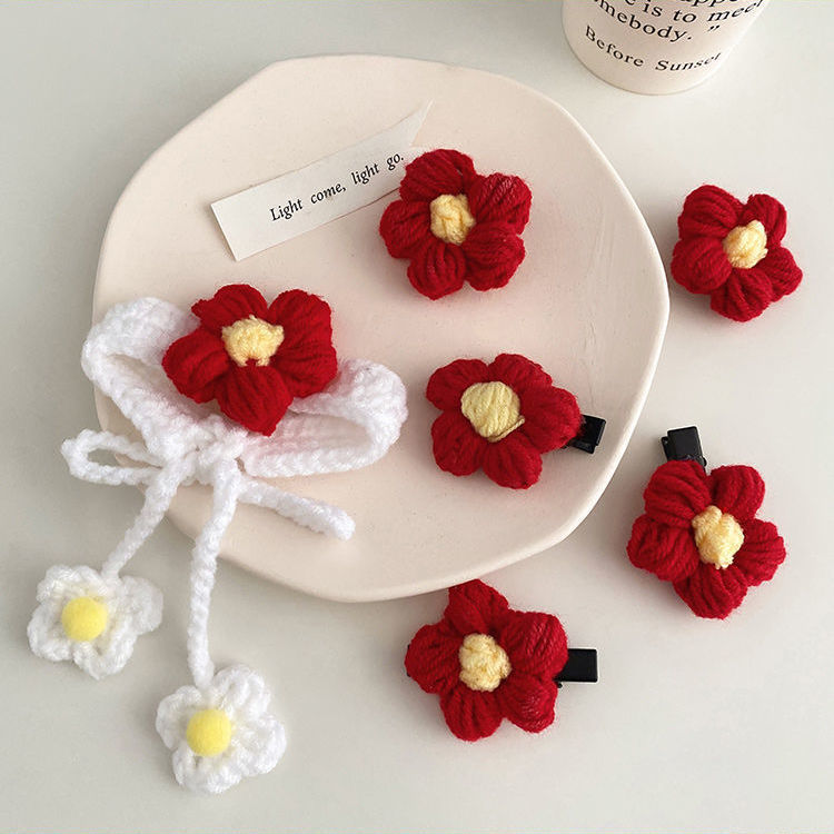 Give you a small bracelet Yiyang Qianxi woven wool bracelet hair accessories peripheral support hairpin brooch accessories