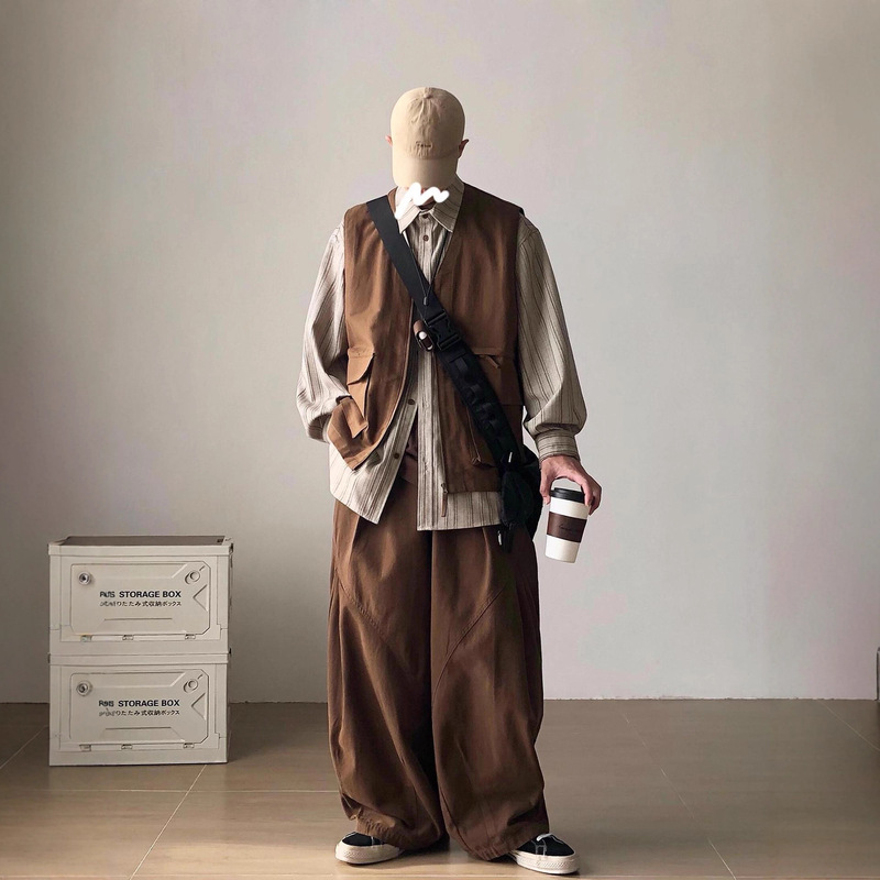 Spring and Autumn New Japanese Style Retro Layered Multi-Pocket Cargo Vest Sleeveless Casual Jacket for Men