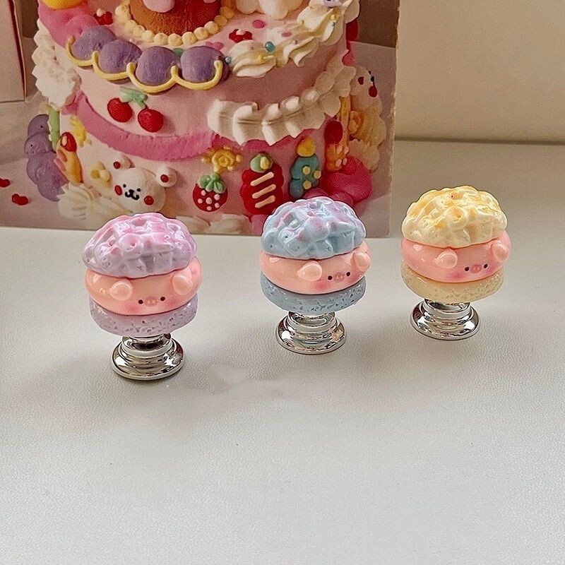 かわいいパイナップルのブタのブタの便器は圧力器の爪の専用の補助の神器のボタンの通用の防水の水槽を押します。|undefined