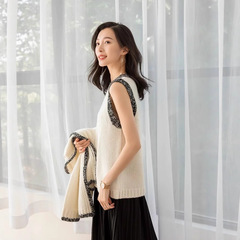 小香風の名媛風の女性は色を合わせてベストを重ねて着ます。
