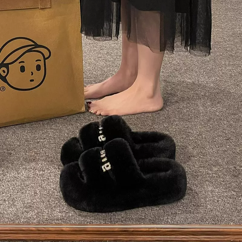 小众水钻字母毛毛拖鞋女外穿秋冬季新款韩版百搭暖冬柔软轻便