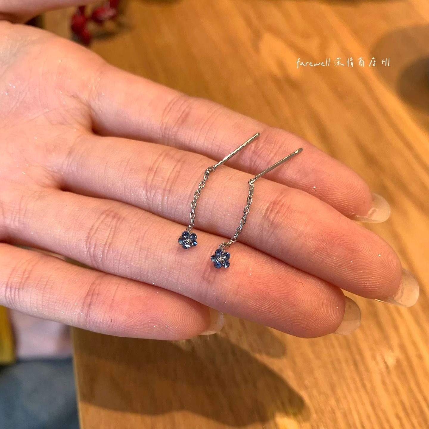 蓝色锆石小花耳线