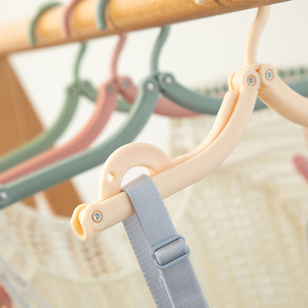 Hanger for traveling