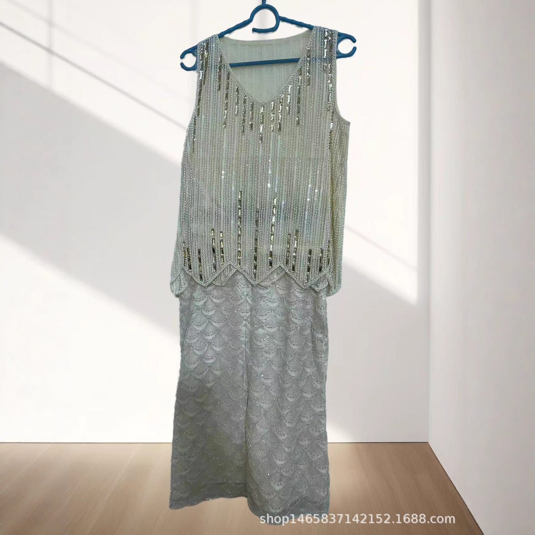 2025新款欧美亮片V领背心内搭打底衫外穿 波光粼粼亮片裙