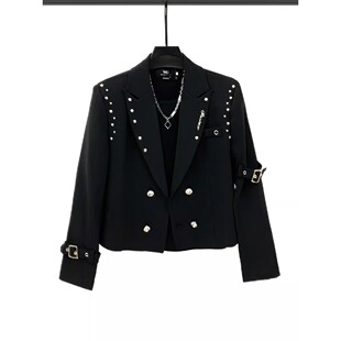 �����T��OӋ����С�������p�ſ����e���ɺ�ɫ�̿�С���b�|������