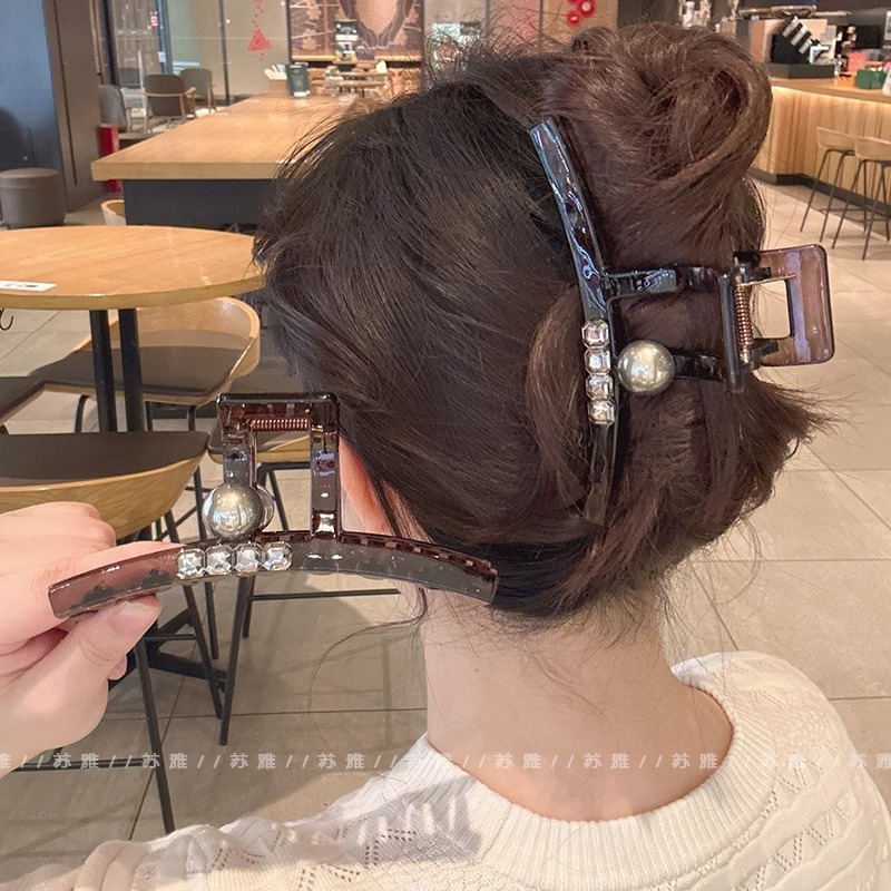 高級感カレー色の真珠のドリルのヘアピンの女性の後頭部の髪の量が多いです。|undefined