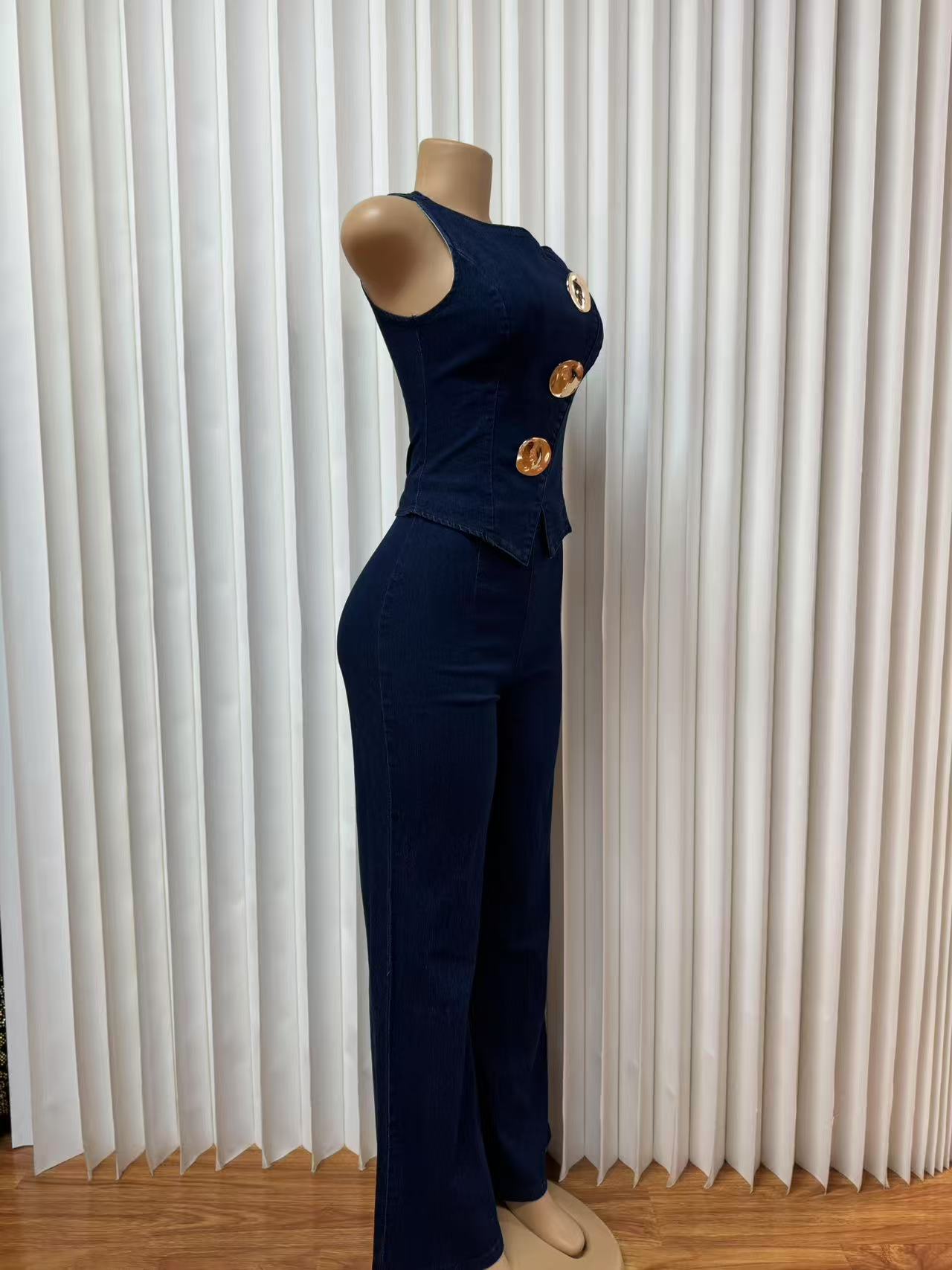 Women's Denim Jumpsuit With Metal Pin Decor - Fashionable Sleeveless Romper For Casual Street Style_ecoleips.com