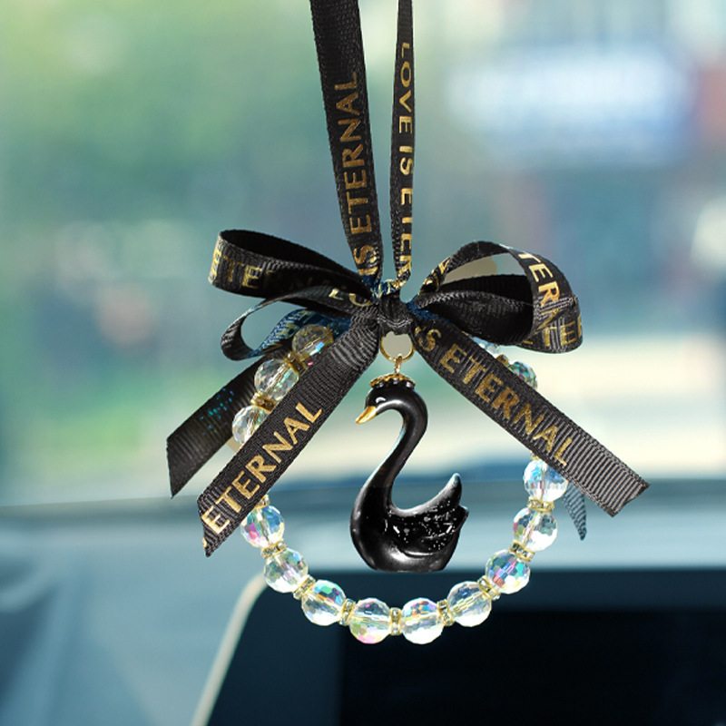 Colgante de coche colgante de coche pequeño Xiangfeng colgante de coche espejo retrovisor interior adornos al por mayor cisne diosa suministros de decoración