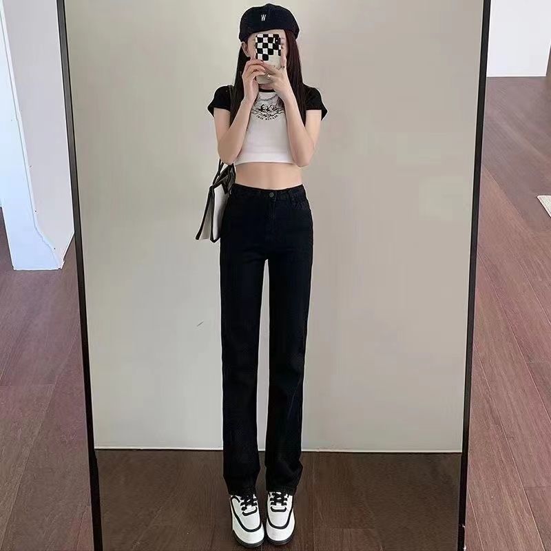 腰が高くて痩せています。ジーパンの女性が背が低くて、ゆったりしています。|undefined