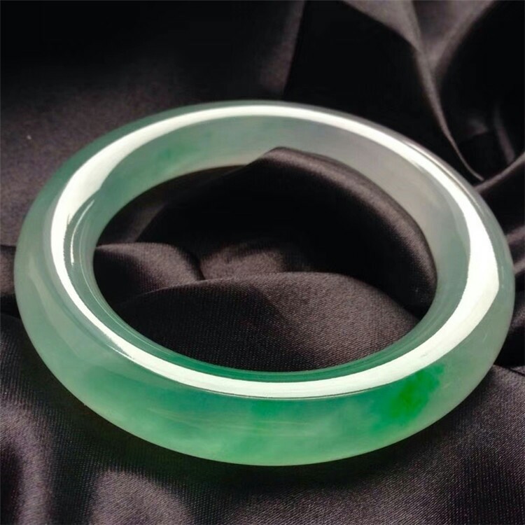 Természetes burmai A típusú jádeit karkötő jáde karperec_voghion.com