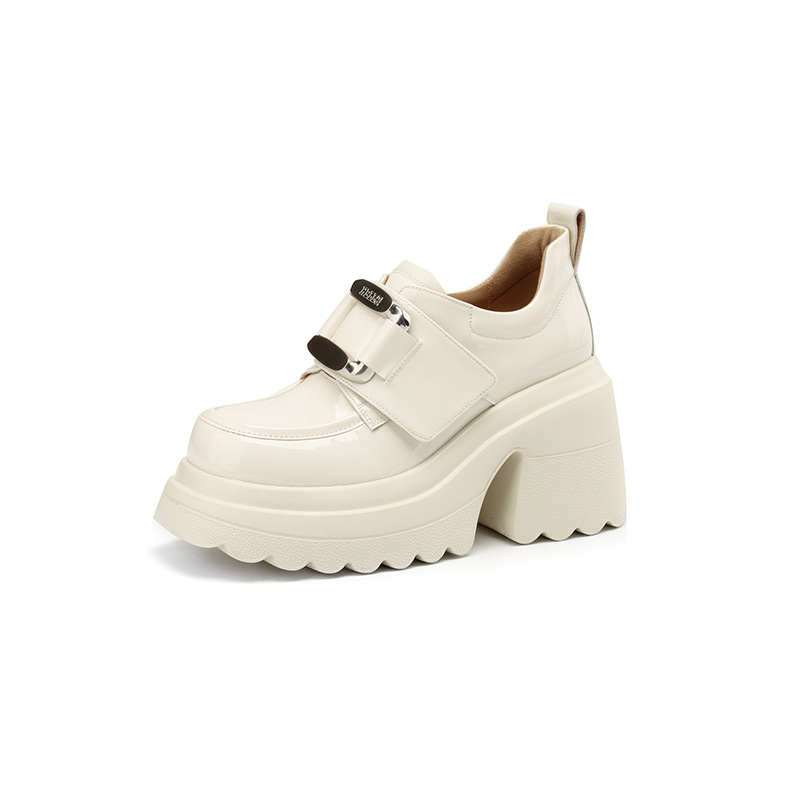 Giày loafer nữ đế xuồng platform phong cách Anh quốc, gót cao 6 cm, mũi tròn, quai ngang dán — Đen bóng, Be bóng