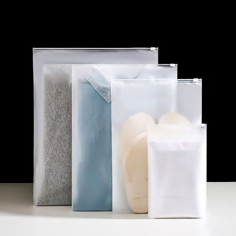 Bolsa de cremallera de ropa esmerilada gruesa al por mayor embalaje del hogar calcetines impermeables universales toalla bolsa de almacenamiento de ropa de viaje