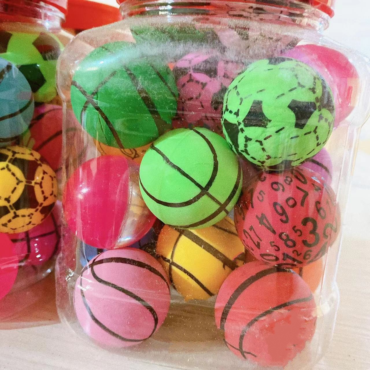 2 yuanes tienda de bolas elásticas saltar bolas elásticas bolas monedas máquina de torsión de huevos tesoro juguetes de mascotas de goma sólida 45mm