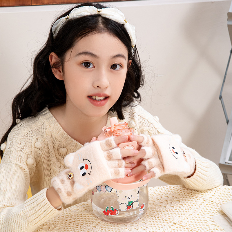 子供の秋冬のかわいいアニメの保温の指の手袋の学生は字のミンクの毛の指を書いて手袋を覆います。|undefined
