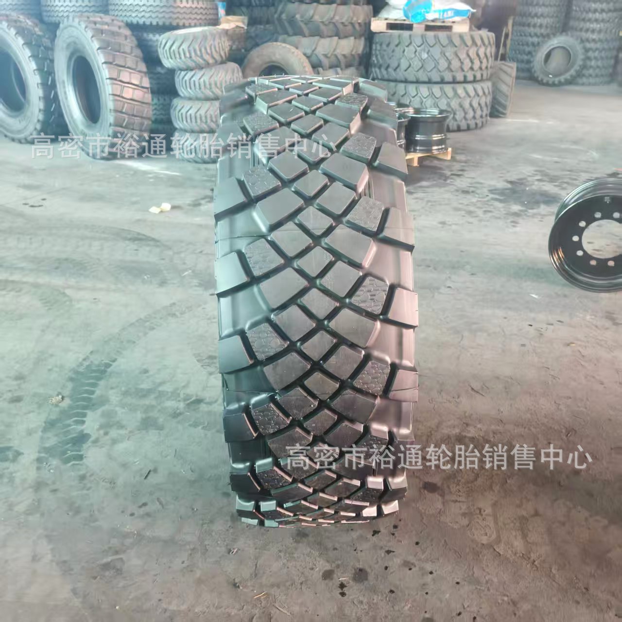 卡车矿用轮胎425/85R21  钢丝越野人字花纹轮胎425 85R21 块花纹