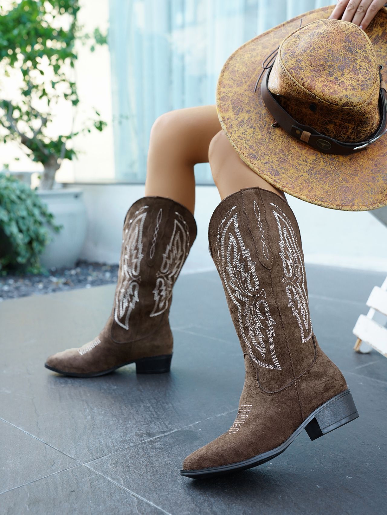 Women's Embroidered Pointed Toe Cowboy Boots Chunky Heel Suede_voghion.com