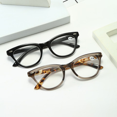 ファッショナブルな新しいフラワーメガネスプリングフットPCフルフレーム老眼鏡男性と女性用高精細樹脂老眼鏡卸売