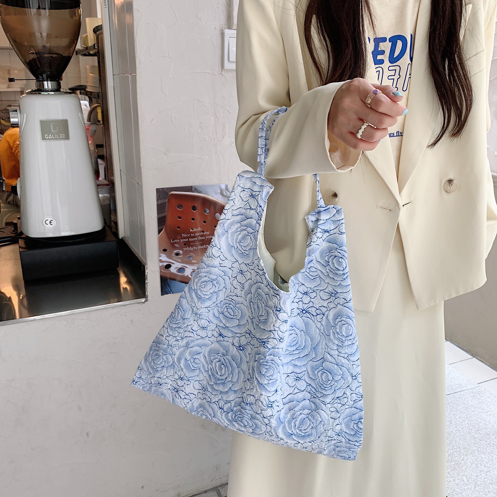 Wholesale of 25244 Jacquard blue rose large-capacity portable bags, clutch bags, storage bags, ladies' tote handbags undefined