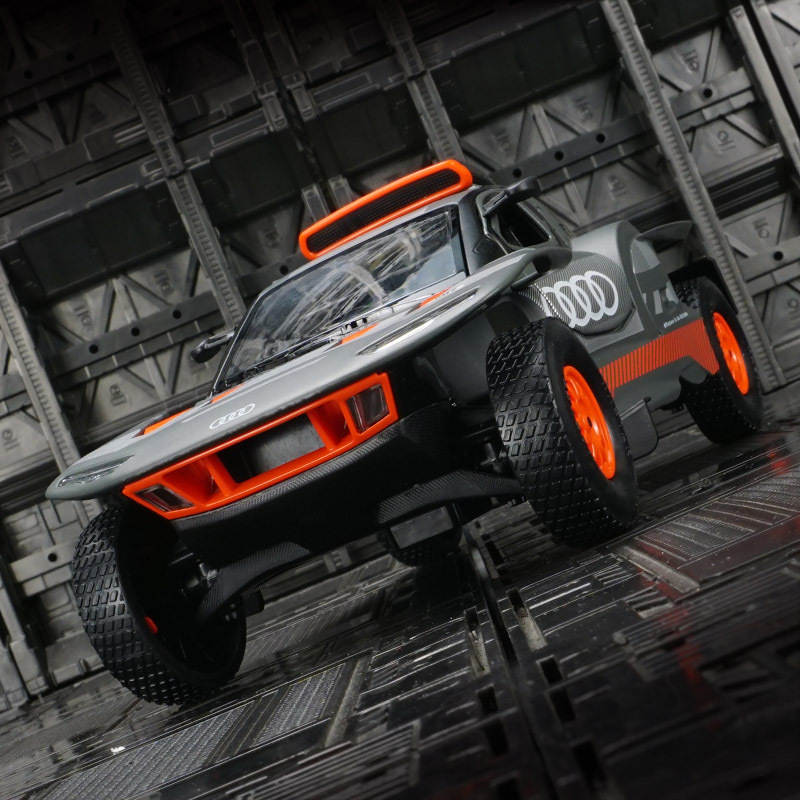 Xinghui 56900 simulation RS Q e-tron alloy racing model double door static steering car ornaments