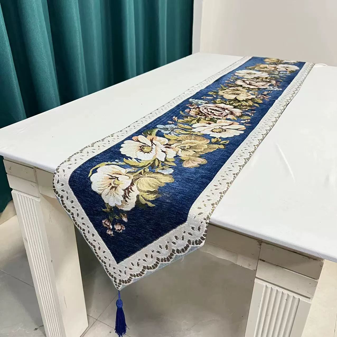 丽江南 Chenille Chinese style gold silk embroidery table flag Chinese ethnic suitable for Chinese elements hotel bedside flag