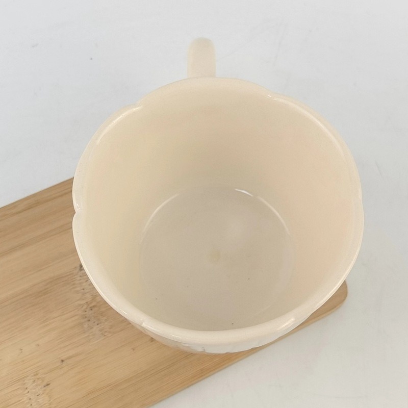 Taza de café de alto valor de pétalos, taza de cerámica de regalo de alto nivel, taza de té de la tarde, taza de Feng Shui de crema