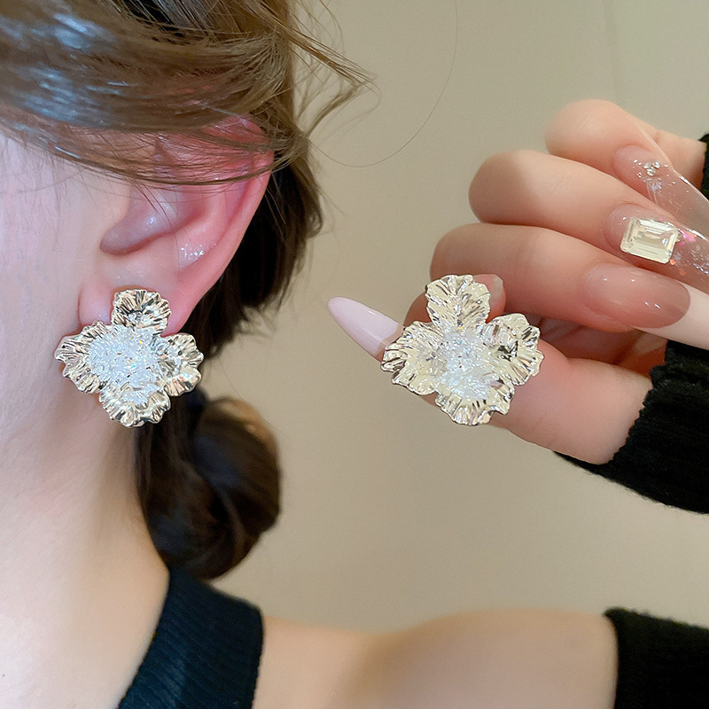 Pendientes de perlas de flor de circón de aguja de plata, pendientes de lujo de alta gama de lujo ligero exquisito, pendientes de todo fósforo blanco de moda de nicho al por mayor