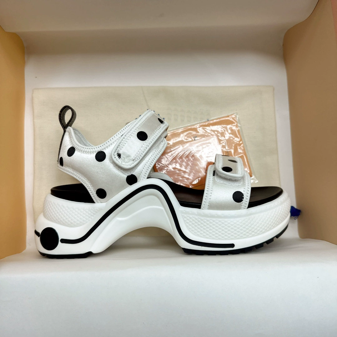 2024 новые L Популярные пляжные сандалии на липучке женские плоские, увеличивающие рост, модные повседневные сандалии для похудения