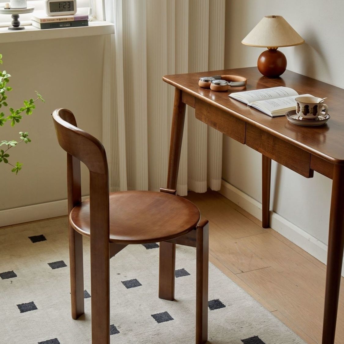 Conjunto de mesa y sillas de comedor de madera maciza estilo moderno
