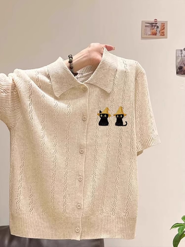 Áo polo nữ tay ngắn cổ bẻ thêu họa tiết form rộng — Màu yến mạch